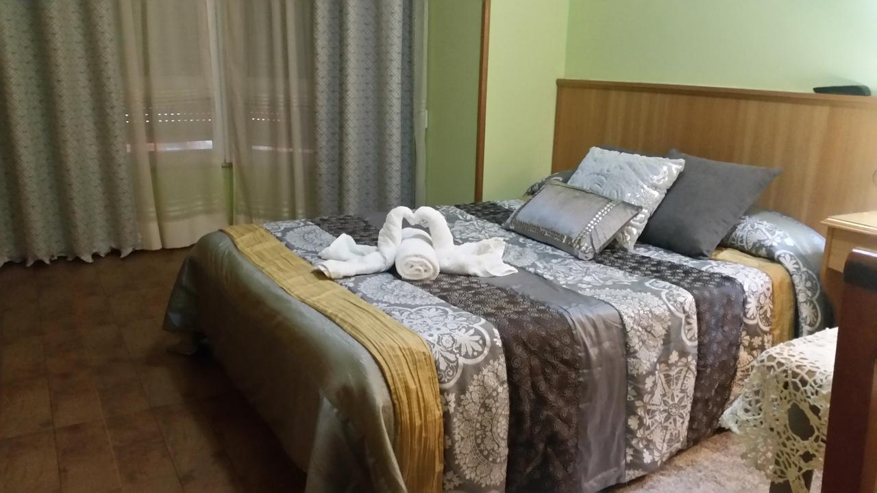 Hostal Ponte Dos Santos Ribadeo Exterior foto