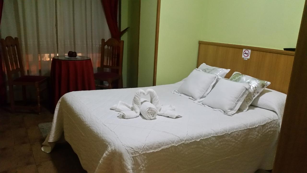 Hostal Ponte Dos Santos Ribadeo Exterior foto